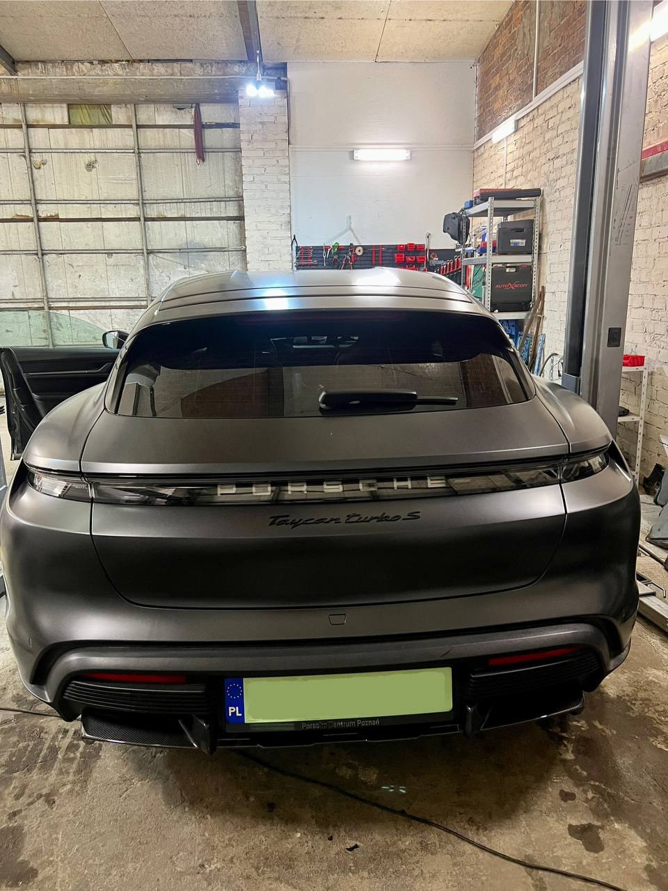 porsche-taycan-gts-t